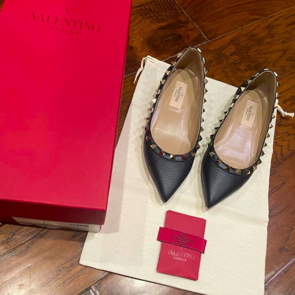 Valentino Leather Studded Pointy Flats Size 4 LIKE NEW